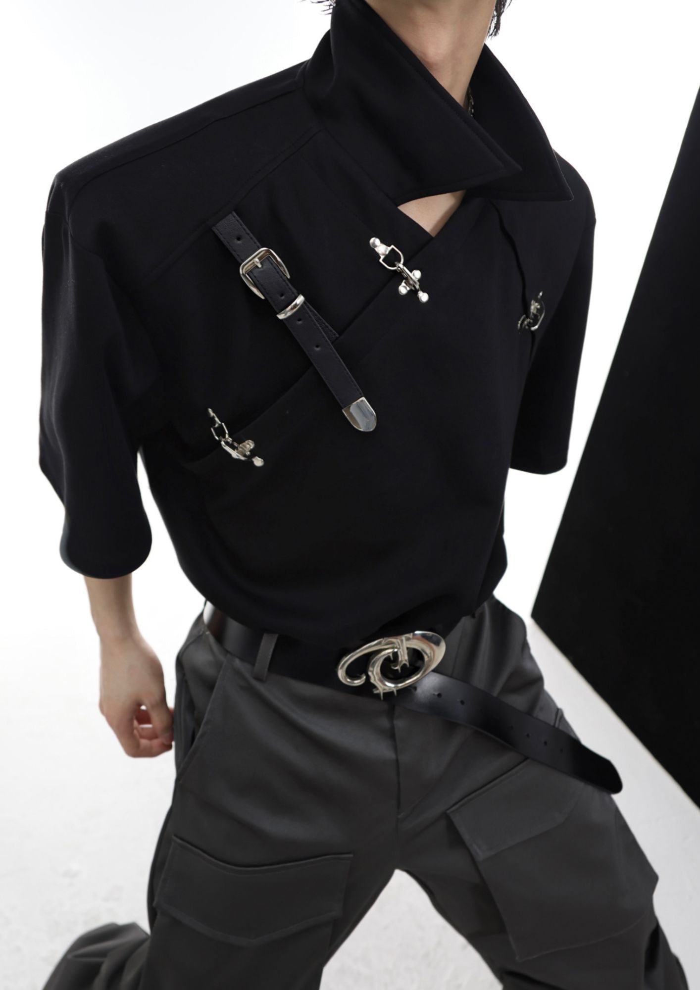 "ArguE CulturE" Short Sleeve Metal Buckle Belted T-shirt